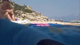 Crvenokosa dama brin ...